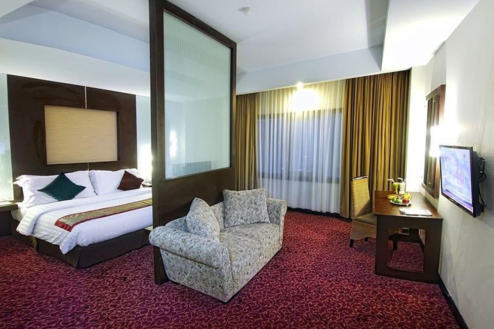 Pangeran Beach Hotel Паданг Экстерьер фото