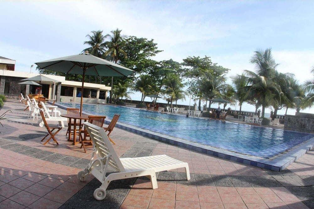 Pangeran Beach Hotel Паданг Экстерьер фото