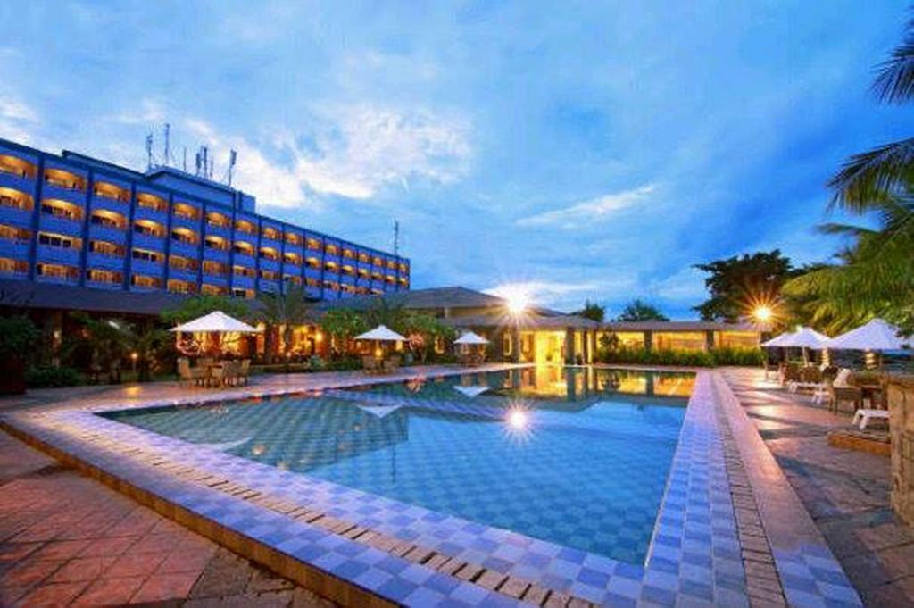 Pangeran Beach Hotel Паданг Экстерьер фото