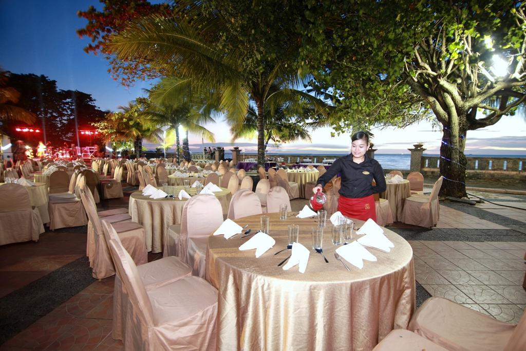 Pangeran Beach Hotel Паданг Экстерьер фото